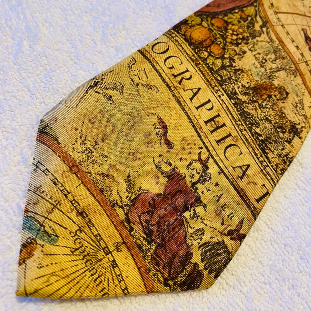 Brand New Trendy OLD WORLD tie